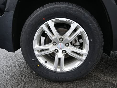 Used 2023 GMC Terrain SLE image 9