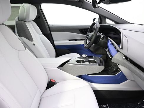 Certified 2025 Cadillac Optiq Sport 1 AWD/4WD image 16
