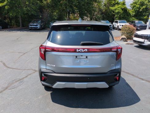 Used 2024 Kia Seltos LX AWD/4WD image 6
