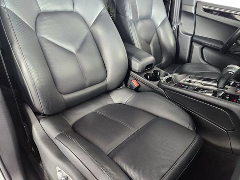 Used 2023 Porsche Macan Turbo AWD/4WD image 11