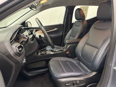 Used 2022 Chevrolet Bolt EUV LT w/ Convenience Package image 12