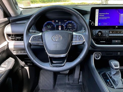 Used 2024 Toyota Grand Highlander Limited image 8