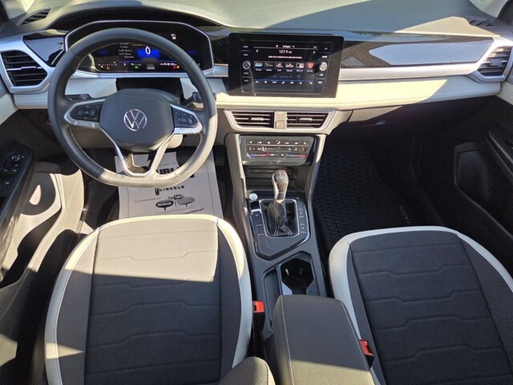 Used 2025 Volkswagen Taos SE FWD image 9