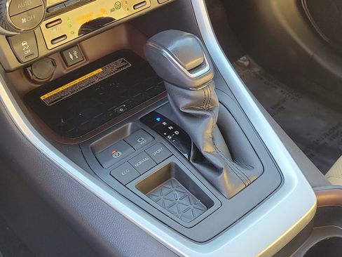 Used 2019 Toyota RAV4 Limited w/ Advanced Technology Package FWD image 25