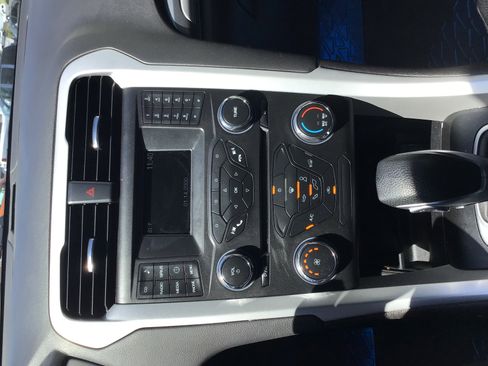Used 2015 Ford Fusion SE FWD image 18