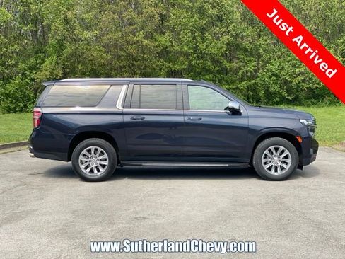 Used 2023 Chevrolet Suburban Premier AWD/4WD image 8