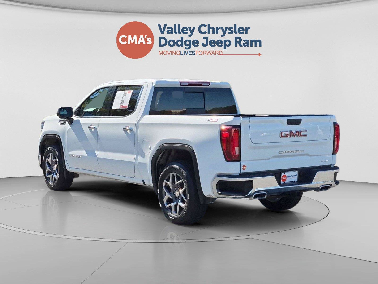 Used 2023 GMC Sierra 1500 SLT w/ SLT Premium Package AWD/4WD image 3