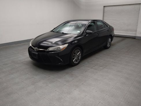 Used 2016 Toyota Camry SE FWD image 2