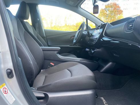 Used 2022 Toyota Prius LE image 15