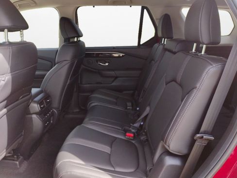 Used 2025 Honda Pilot EX-L image 13