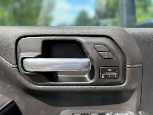 Used 2021 GMC Sierra 2500 AT4 w/ AT4 Premium Plus Package AWD/4WD image 17