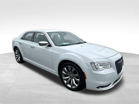Used 2019 Chrysler 300 Limited RWD image 10