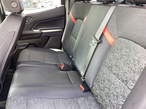 Used 2025 Chevrolet Colorado Z71 image 13