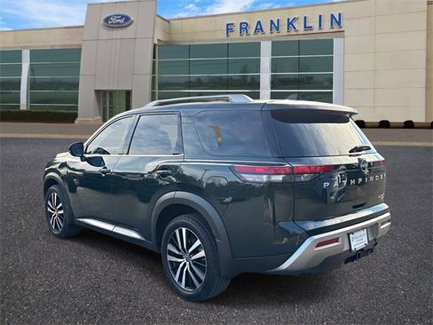 Used 2024 Nissan Pathfinder Platinum image 5