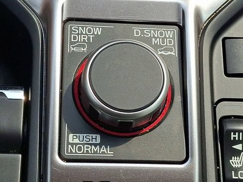 Used 2022 Subaru Forester Limited AWD/4WD image 27