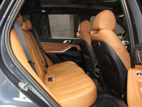 Used 2021 BMW X5 xDrive40i w/ M Sport Package image 48