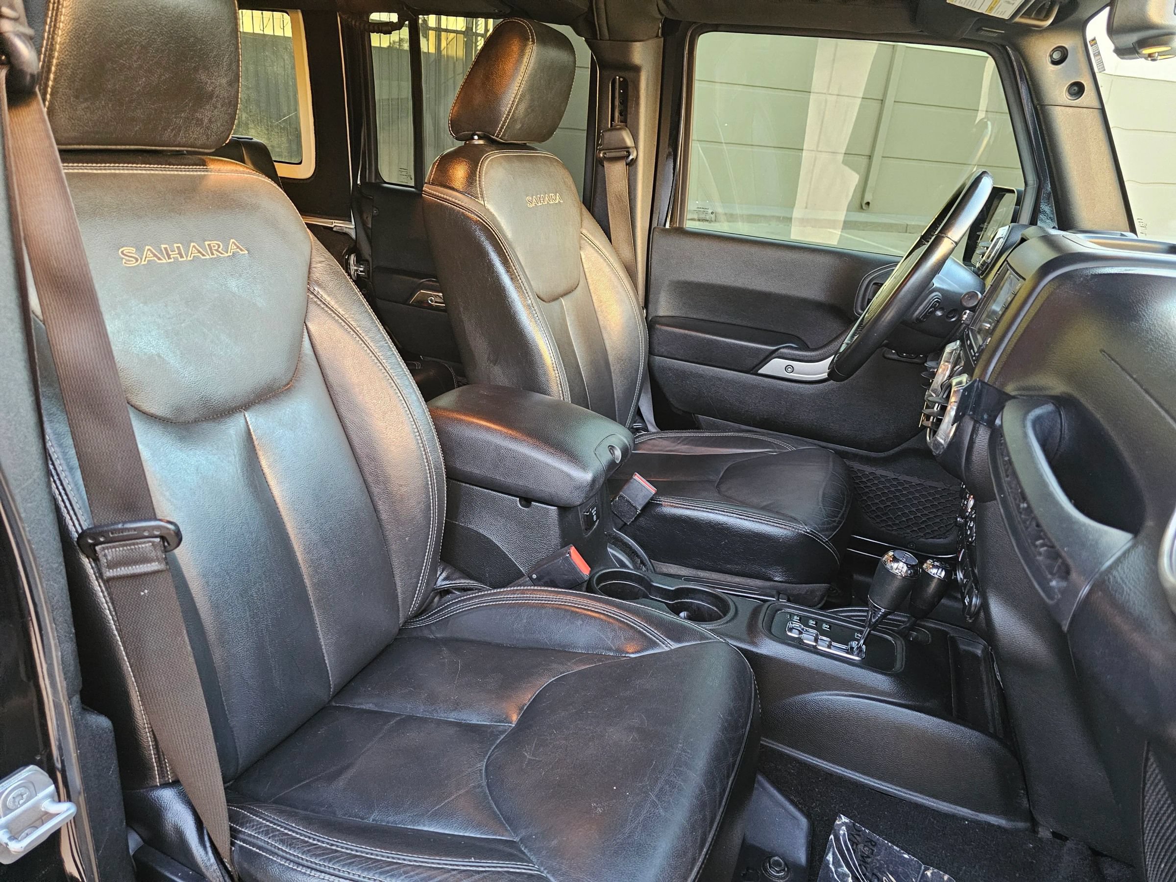 Used 2018 Jeep Wrangler Unlimited Sahara w/ Connectivity Group AWD/4WD image 20