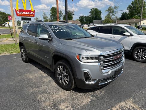Used 2023 GMC Acadia SLE w/ Driver Convenience Package FWD image 4