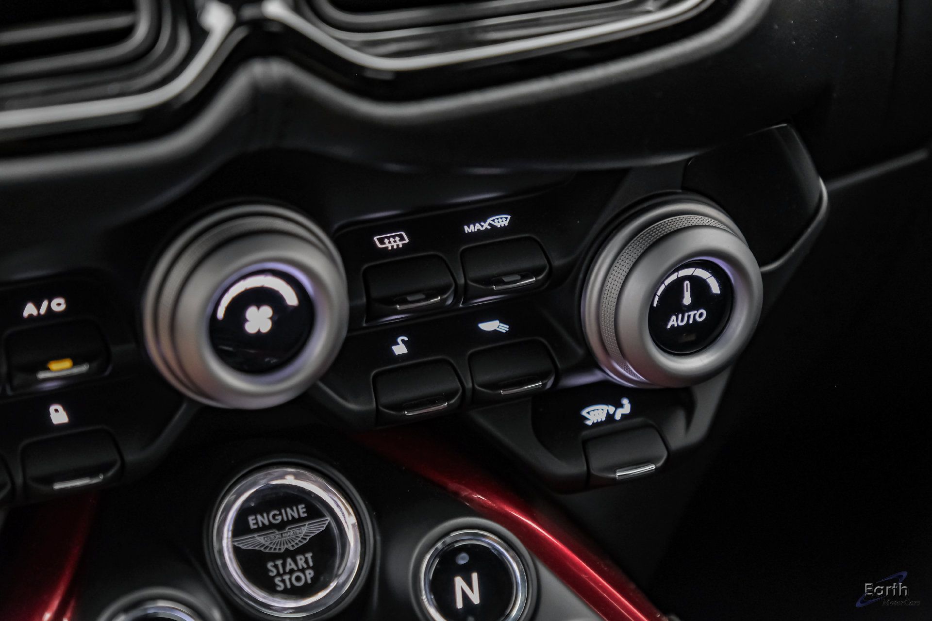 Used 2019 Aston Martin V8 Vantage Coupe RWD image 73