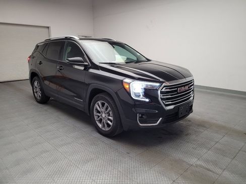 Used 2024 GMC Terrain SLT image 13