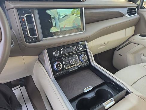 Used 2023 GMC Yukon Denali w/ Advanced Technology Package image 24