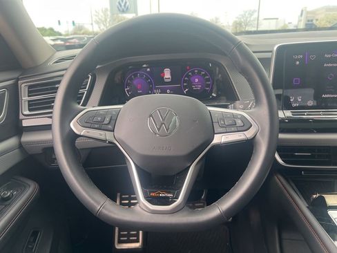 Used 2025 Volkswagen Atlas Peak Edition SE AWD/4WD image 28