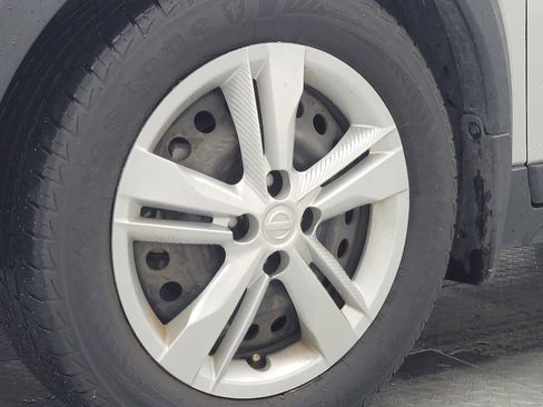 Used 2020 Nissan Kicks S image 31