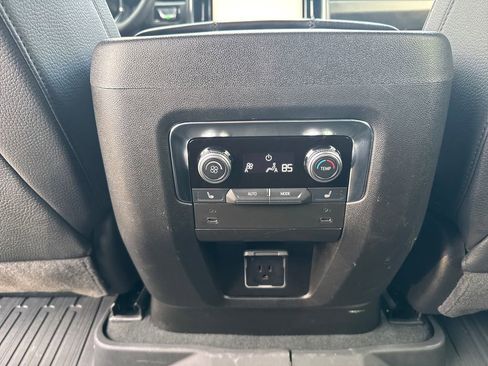 Certified 2025 GMC Yukon Denali image 42