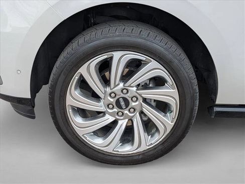 Used 2024 Lincoln Navigator Premiere image 9