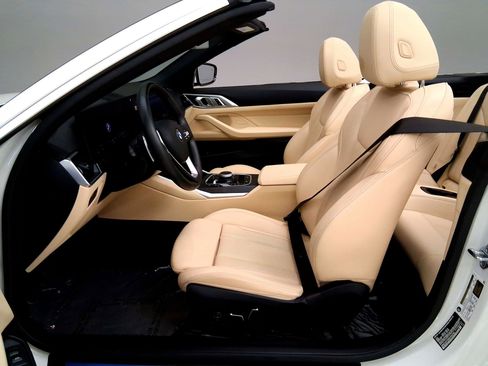 Used 2024 BMW 430i Convertible w/ Convenience Package image 3