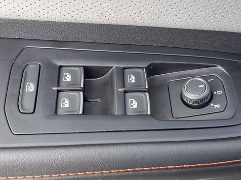 Certified 2025 Volkswagen Atlas Peak Edition SE image 20