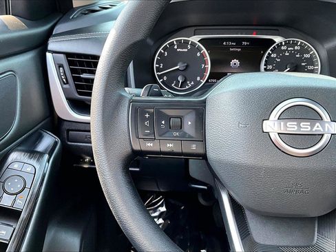 Used 2025 Nissan Rogue S AWD/4WD image 12