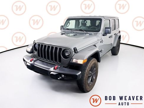 Used 2023 Jeep Wrangler Unlimited Sahara AWD/4WD image 3