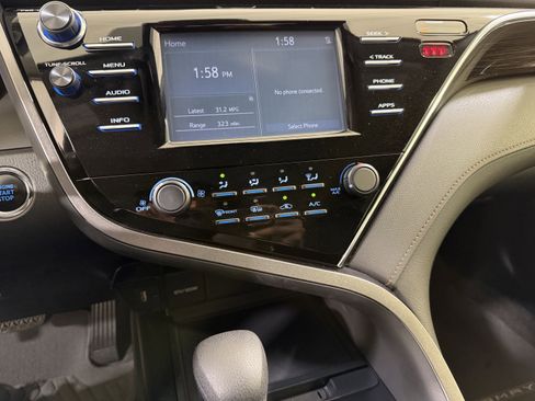 Used 2018 Toyota Camry LE w/ Convenience Package image 17