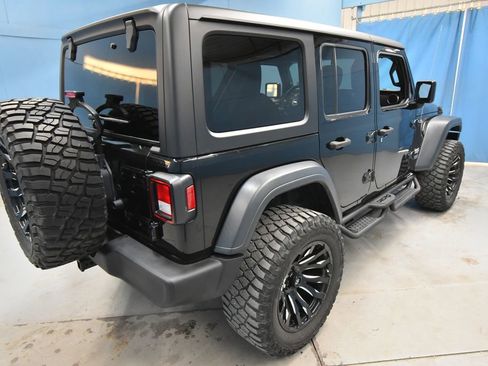 Used 2019 Jeep Wrangler Unlimited Sport S image 32