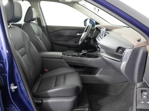 Used 2023 Nissan Rogue SV w/ SV Premium B Package image 40