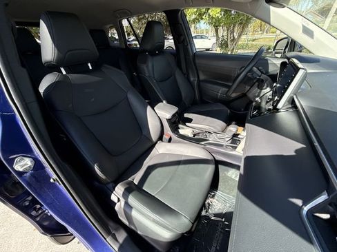 Used 2022 Toyota Corolla Cross XLE image 25