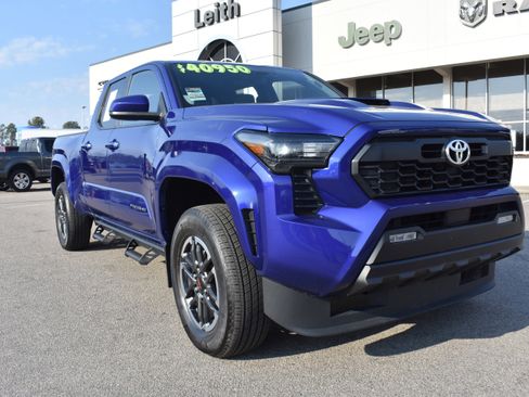 Used 2024 Toyota Tacoma 4x4 Double Cab image 3