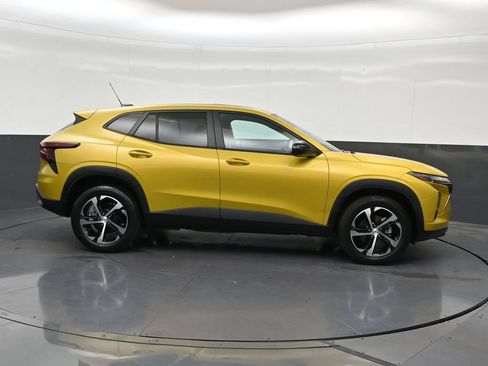 Used 2024 Chevrolet Trax RS w/ Sunroof Package FWD image 7