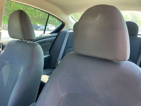 Used 2013 Nissan Versa SV FWD image 11