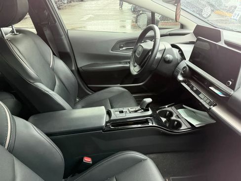 Used 2023 Toyota Prius XLE image 6