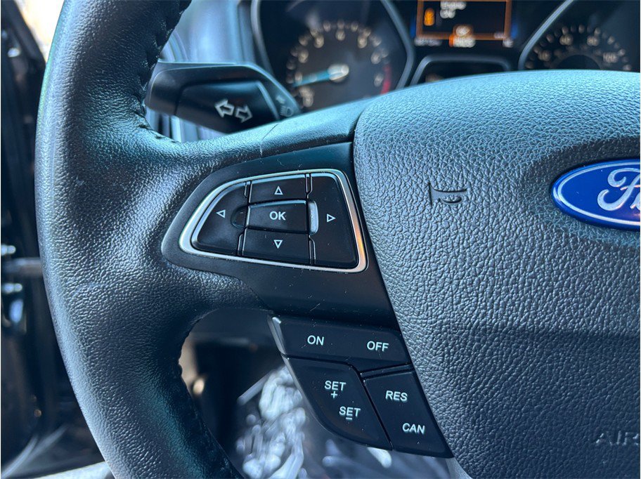 Used 2015 Ford Focus Titanium w/ Titanium Cold Weather Package FWD image 21