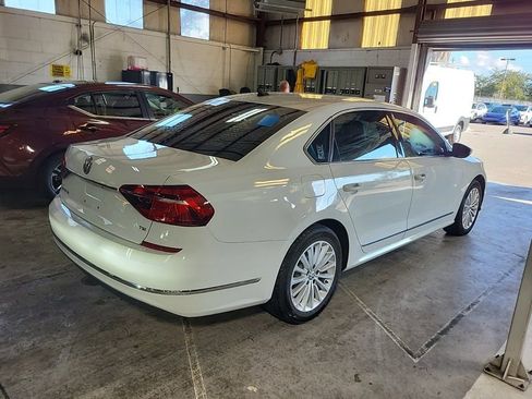 Used 2017 Volkswagen Passat 1.8T SE image 5