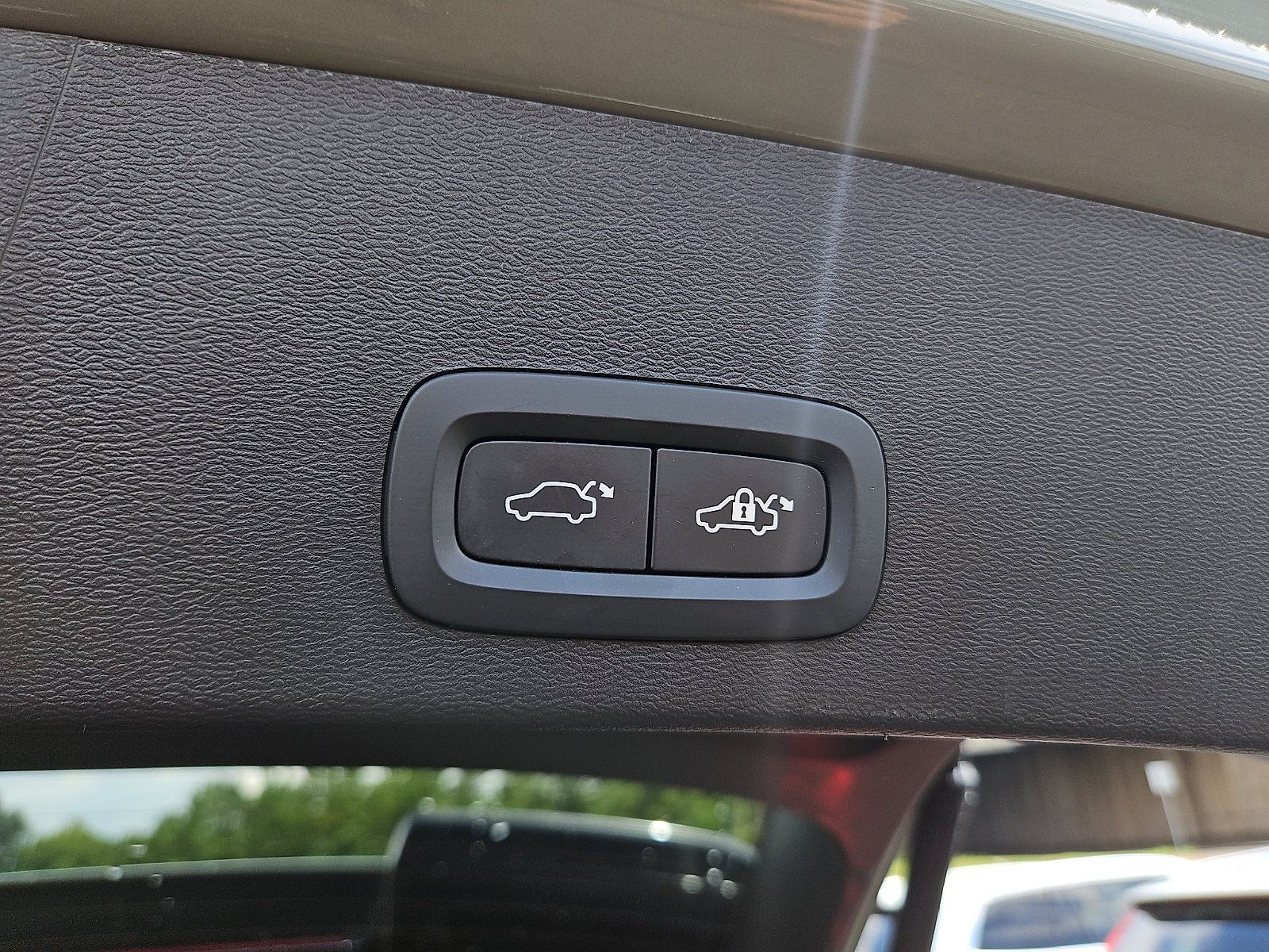 Certified 2023 Volvo XC40 B5 Plus w/ Protection Package Premier AWD/4WD image 30