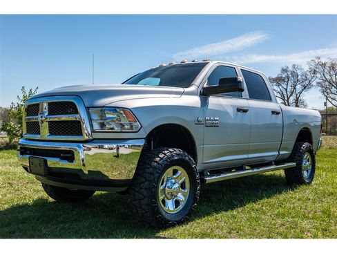 Used 2018 RAM 2500 Tradesman w/ Chrome Appearance Group image 4