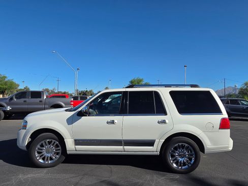Used 2007 Lincoln Navigator 2WD image 2