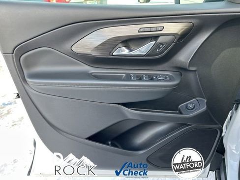 Used 2024 GMC Terrain SLT image 21