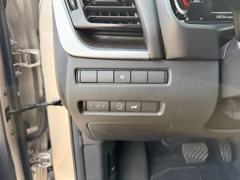 Used 2023 Nissan Rogue Platinum FWD image 18