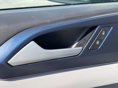 Certified 2023 Volkswagen Taos SE w/ Panoramic Sunroof Package AWD/4WD image 21