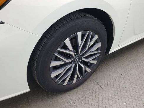 Used 2025 Nissan Altima 2.5 SV FWD image 31
